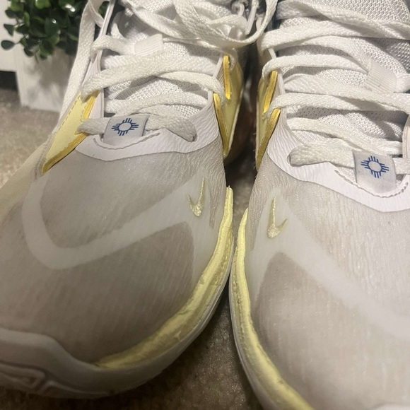 Size 10.5 Nike Kyrie Low White Game with Box Included - Picture 9 of 12